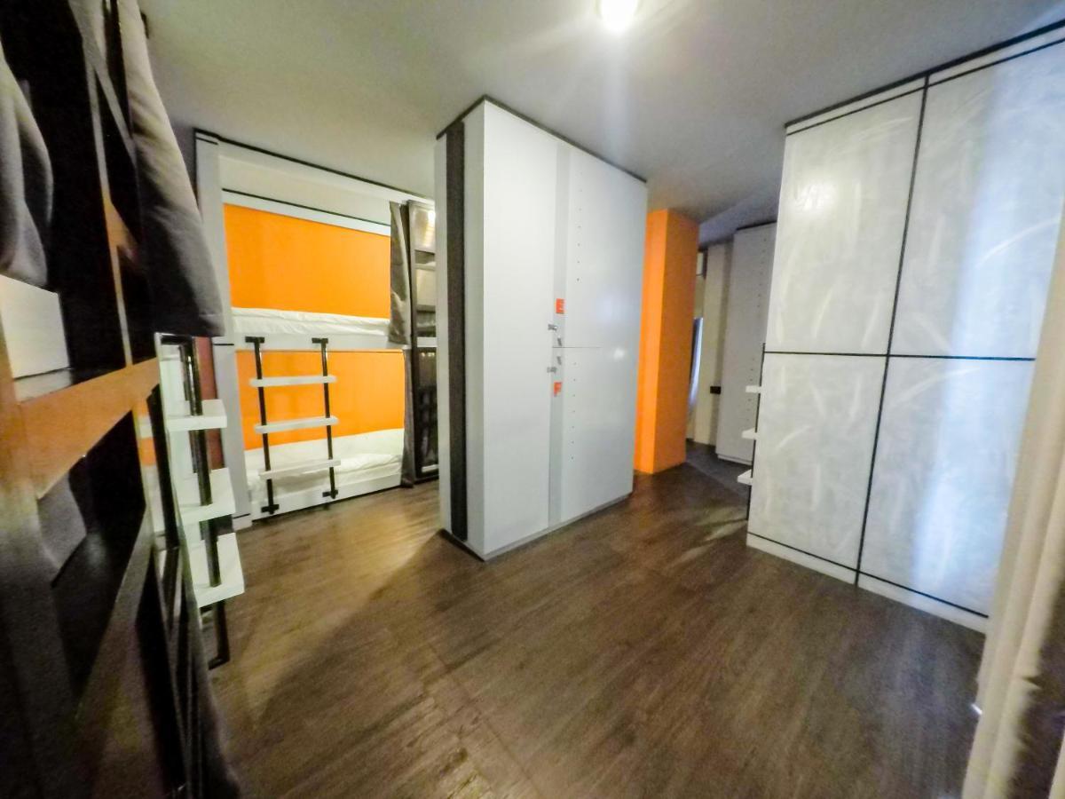 Abraham Manila - Located In Central Makati (Adults Only) Makati City Esterno foto