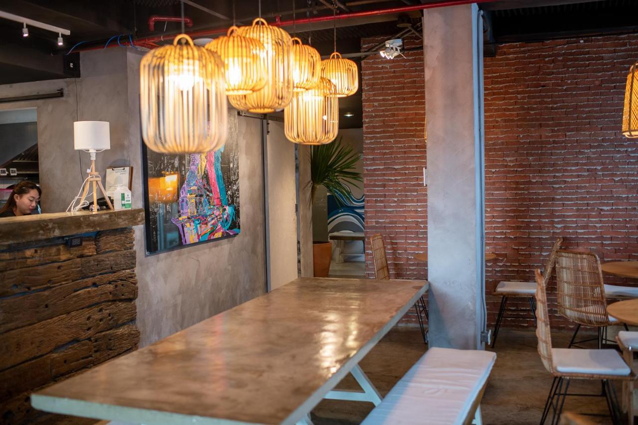 Abraham Manila - Located In Central Makati (Adults Only) Makati City Esterno foto