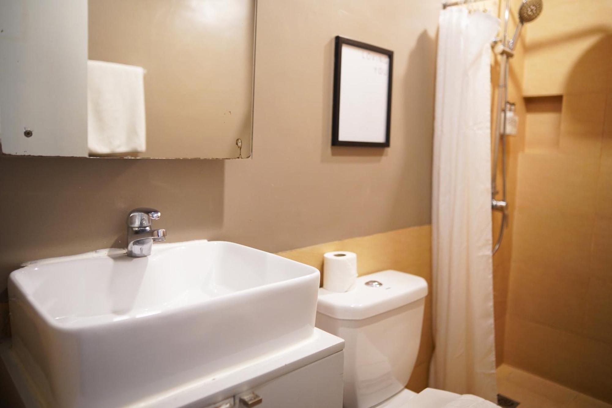 Abraham Manila - Located In Central Makati (Adults Only) Makati City Camera foto